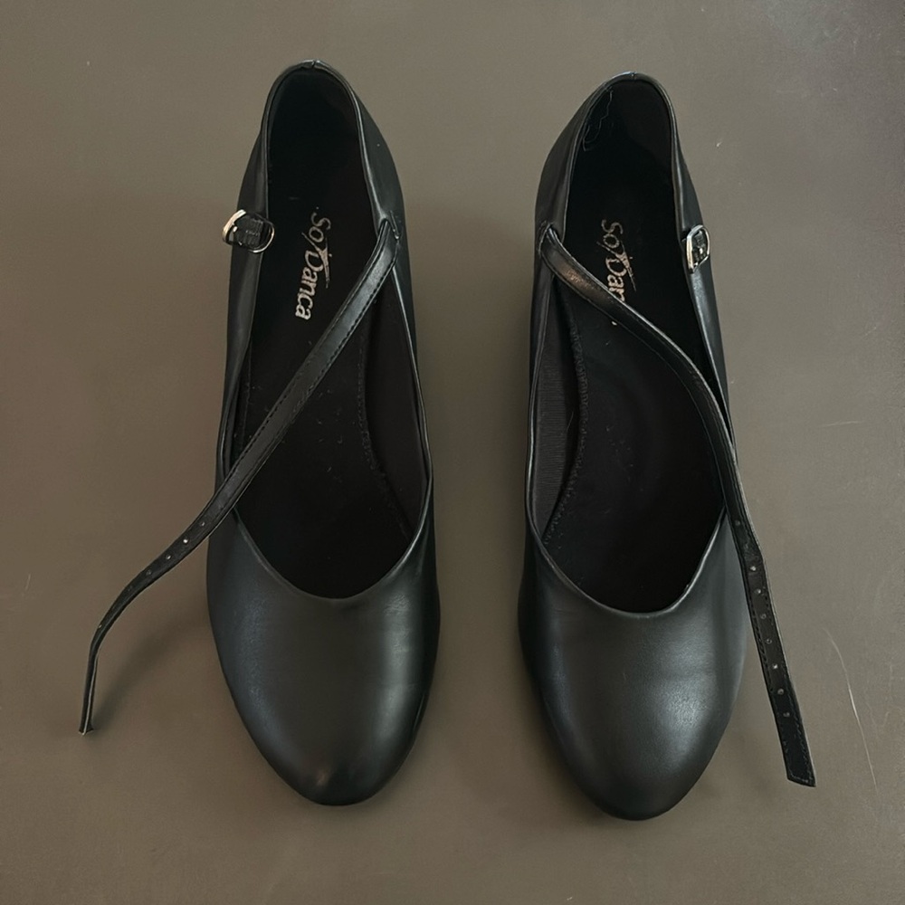 So Danica 6.5 black Flamenco dance shoes. Very Good condition.